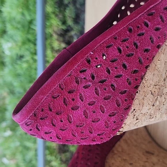 JIMMY CHOO 'PAPINA' BERRY WINE SUEDE CORK WEDGE Size 40 - Picture 5 of 14
